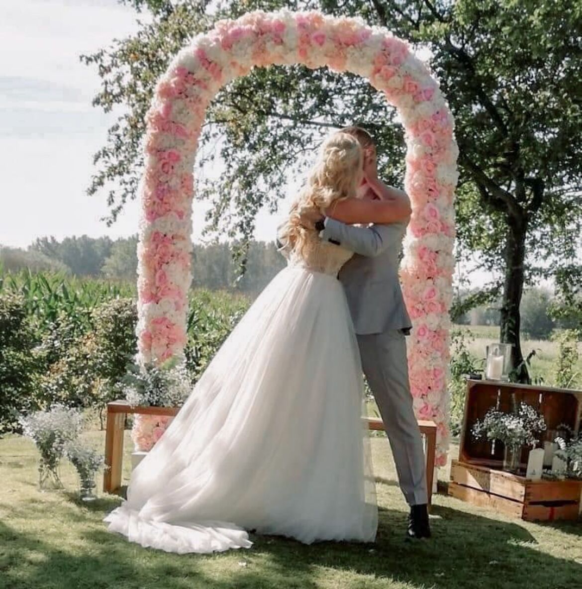 Bloemenboog roze wedding